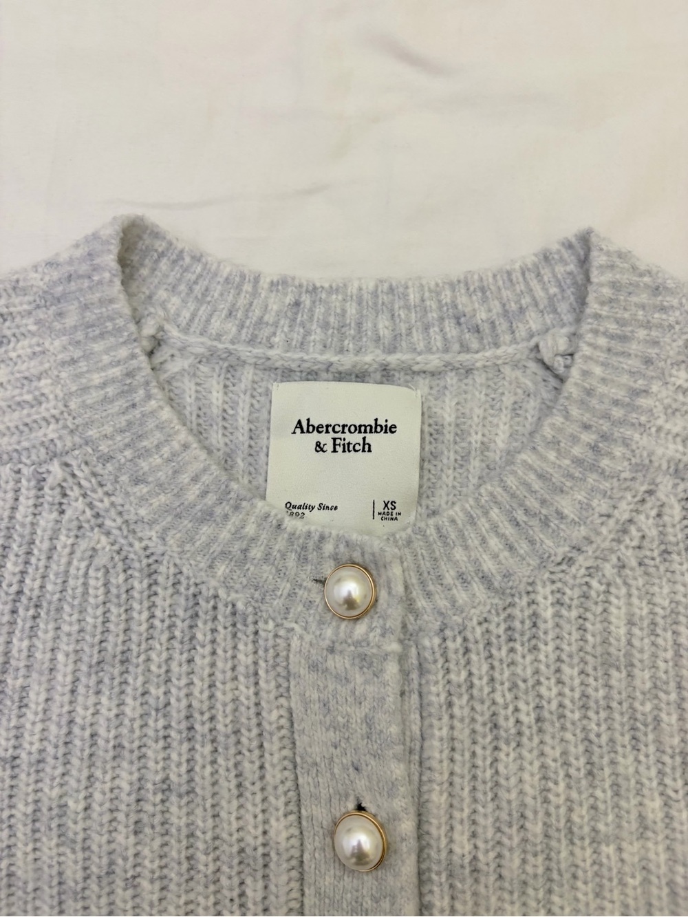 Abercrombie Crew Pearl Button Cardigan XS Gray Cropped Knit Coquette Sweater - Picture 6 of 7